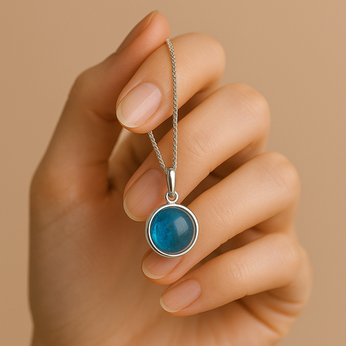 A delicate detail that transforms the basic into the extraordinary.