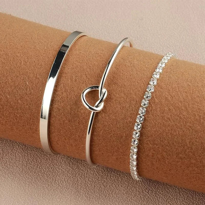 The perfect balance between delicacy and feminine power.