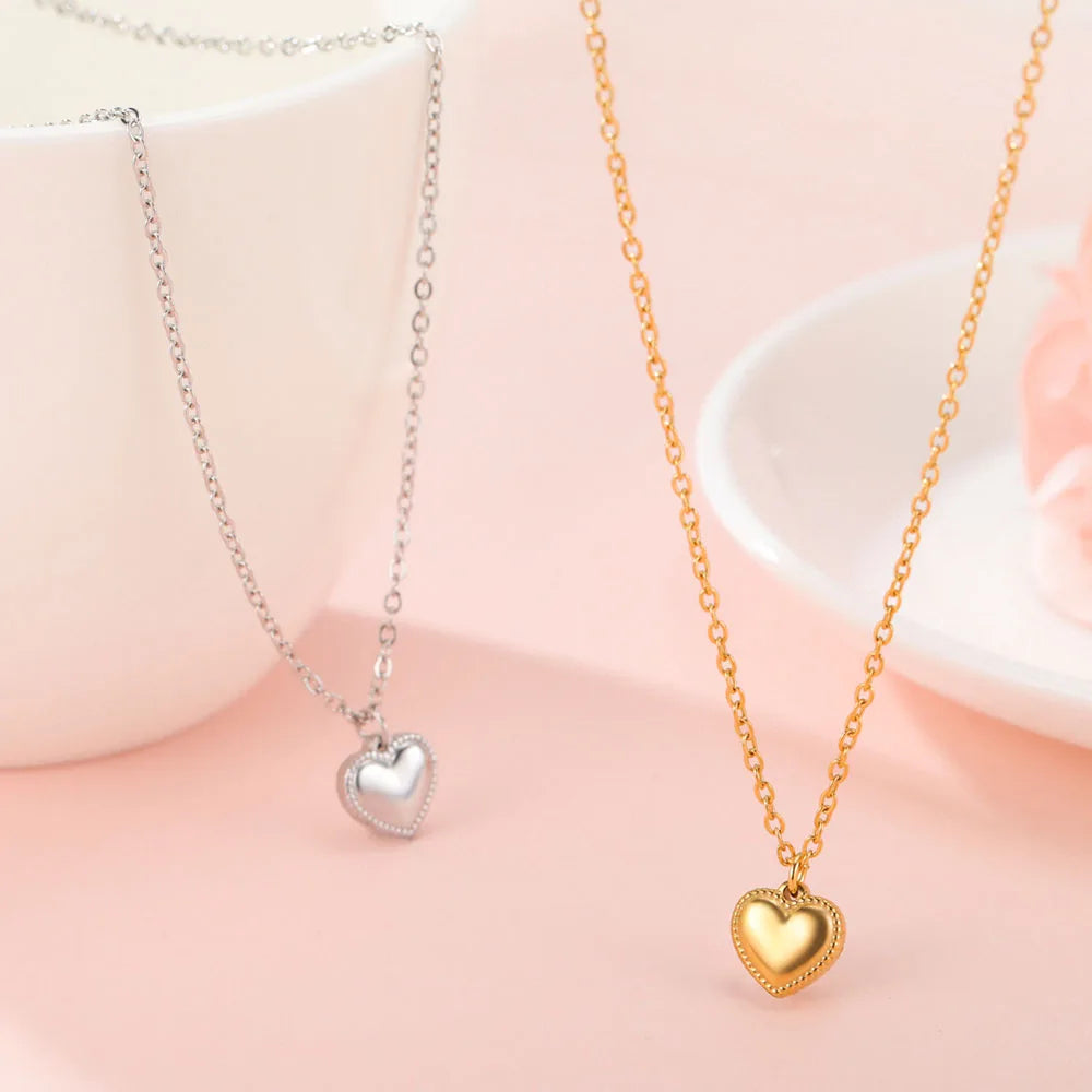 The heart that completes your style with charm and subtlety.