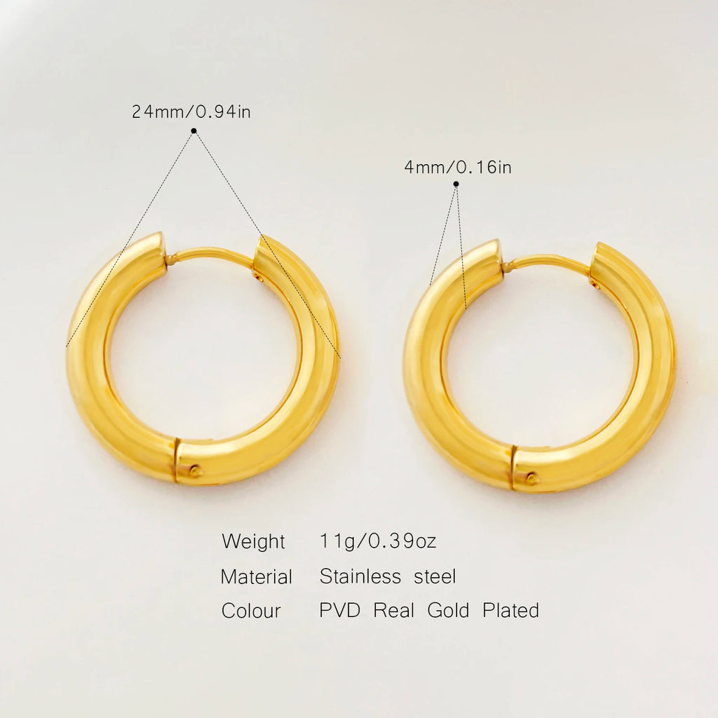 Mirror shine, striking presence: the gold that completes you.