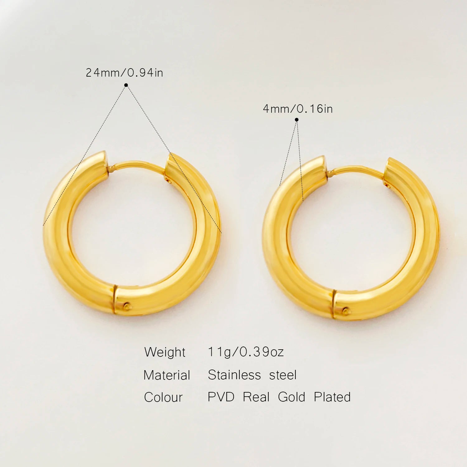 Mirror shine, striking presence: the gold that completes you.