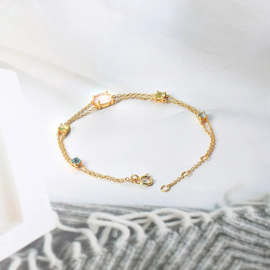 Light, delicate and unforgettable, made for women who love to shine with subtlety.
