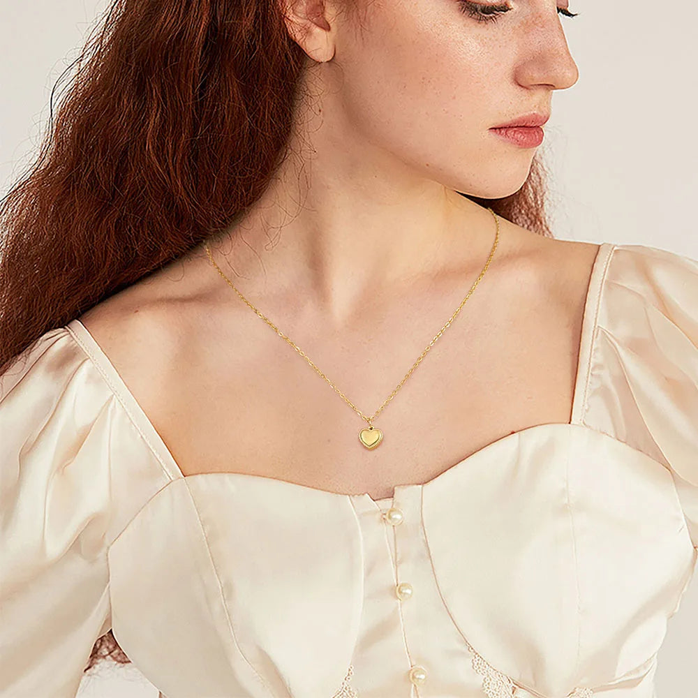 The heart that completes your style with charm and subtlety.
