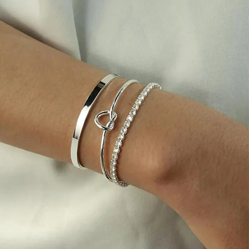 The perfect balance between delicacy and feminine power.