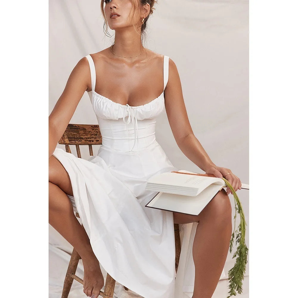 The dress that combines romance, freshness and sophistication in every detail.