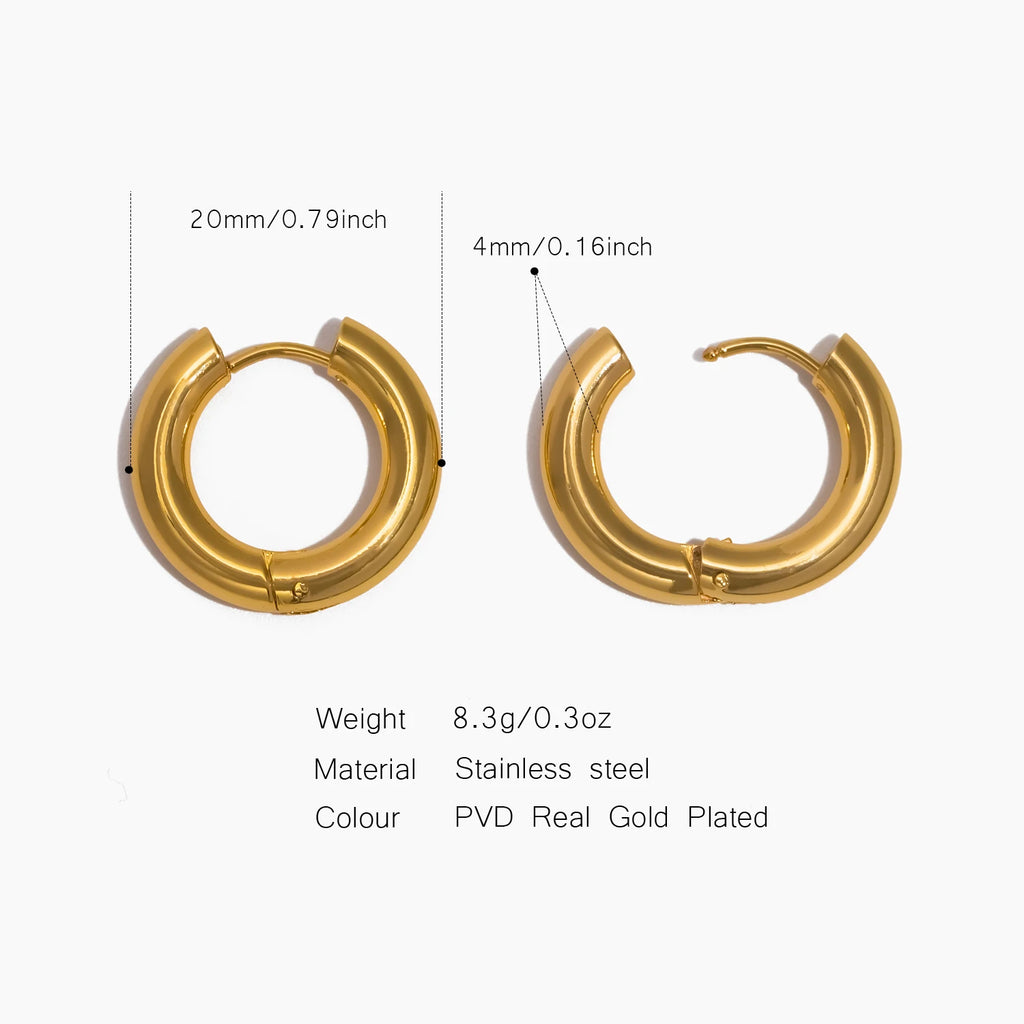 Mirror shine, striking presence: the gold that completes you.