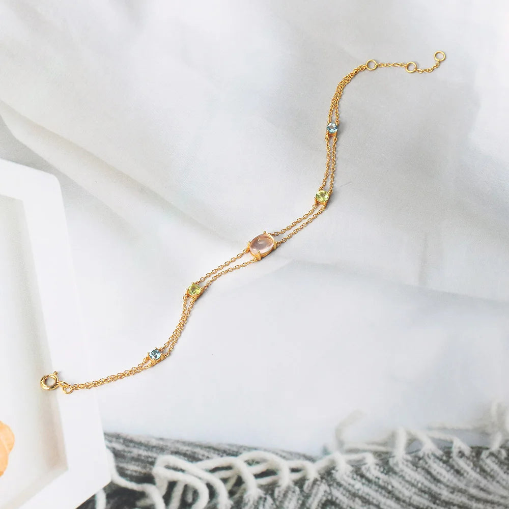Light, delicate and unforgettable, made for women who love to shine with subtlety.