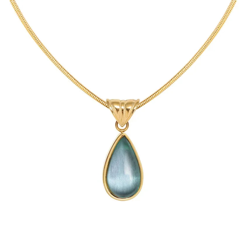 The blue drop that carries the strength of the sea and the elegance of gold.