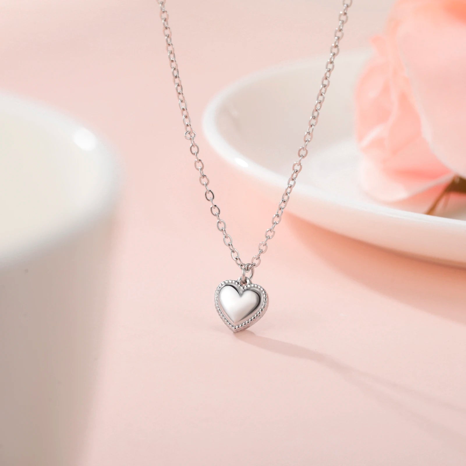 The heart that completes your style with charm and subtlety.