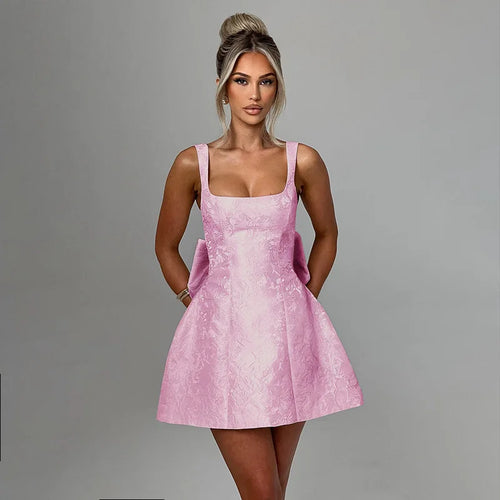 Delicate, feminine, and irresistible. The dress that exudes romance in every detail and turns heads wherever you go.