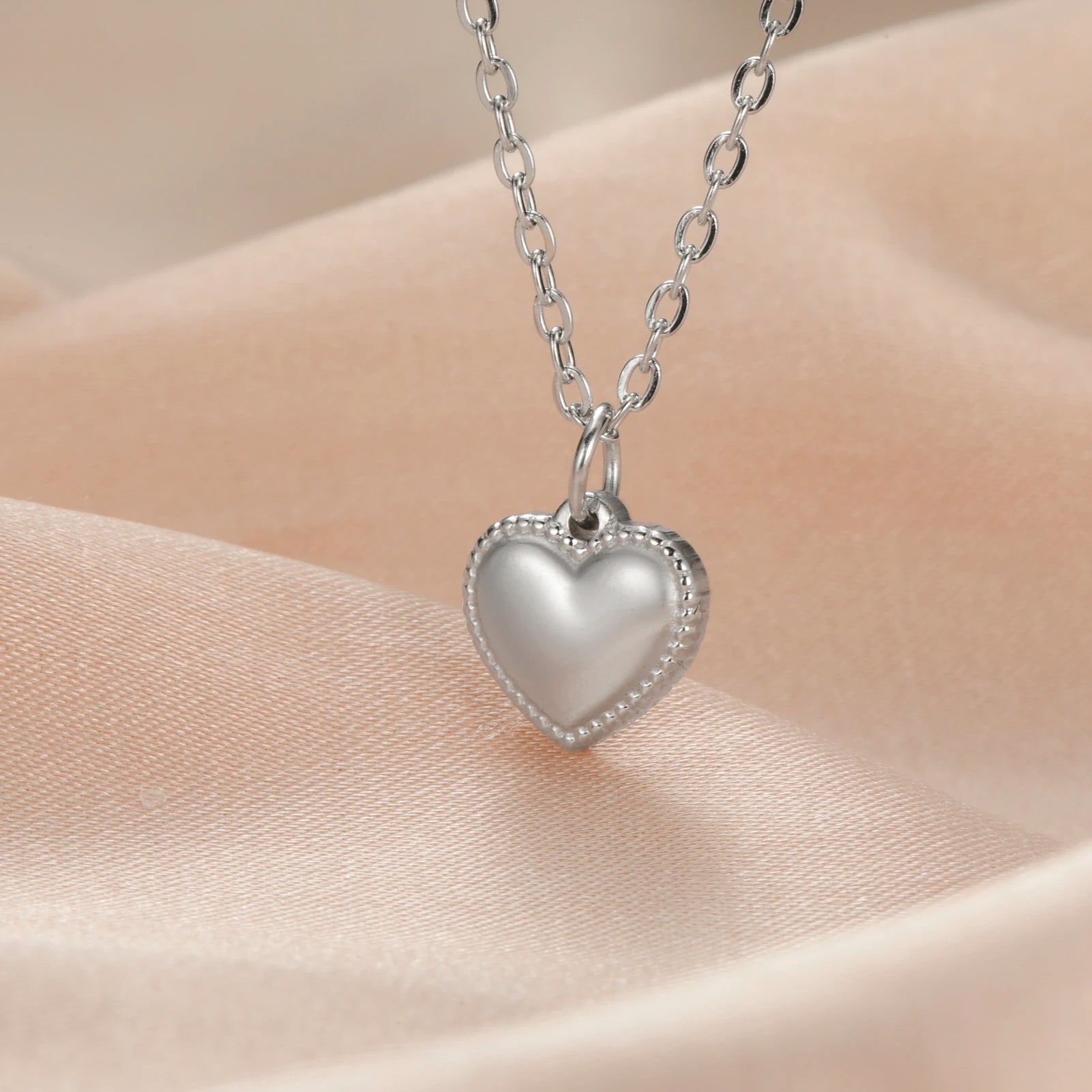 The heart that completes your style with charm and subtlety.