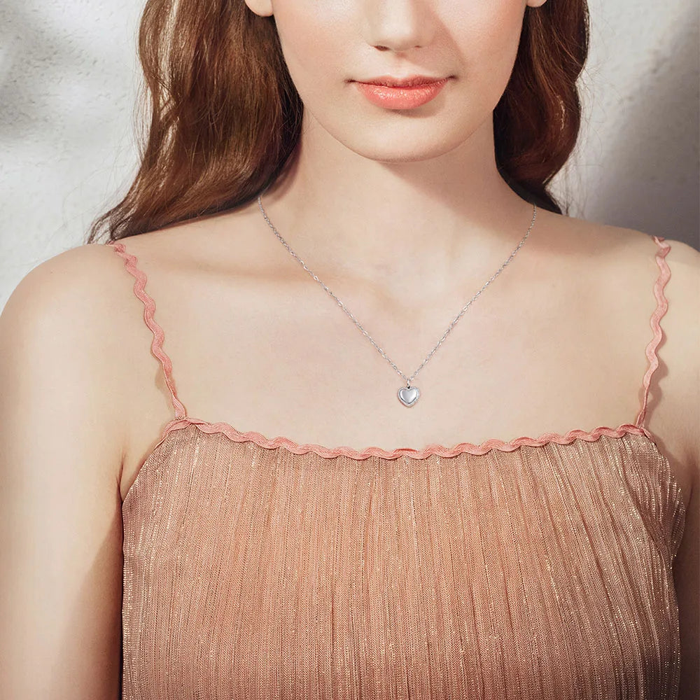 The heart that completes your style with charm and subtlety.