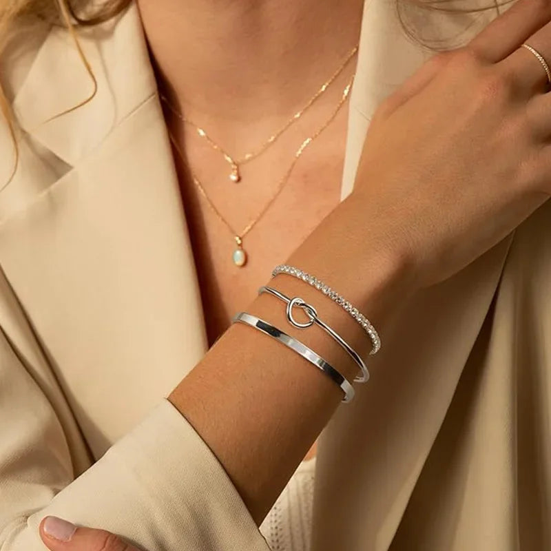 The perfect balance between delicacy and feminine power.