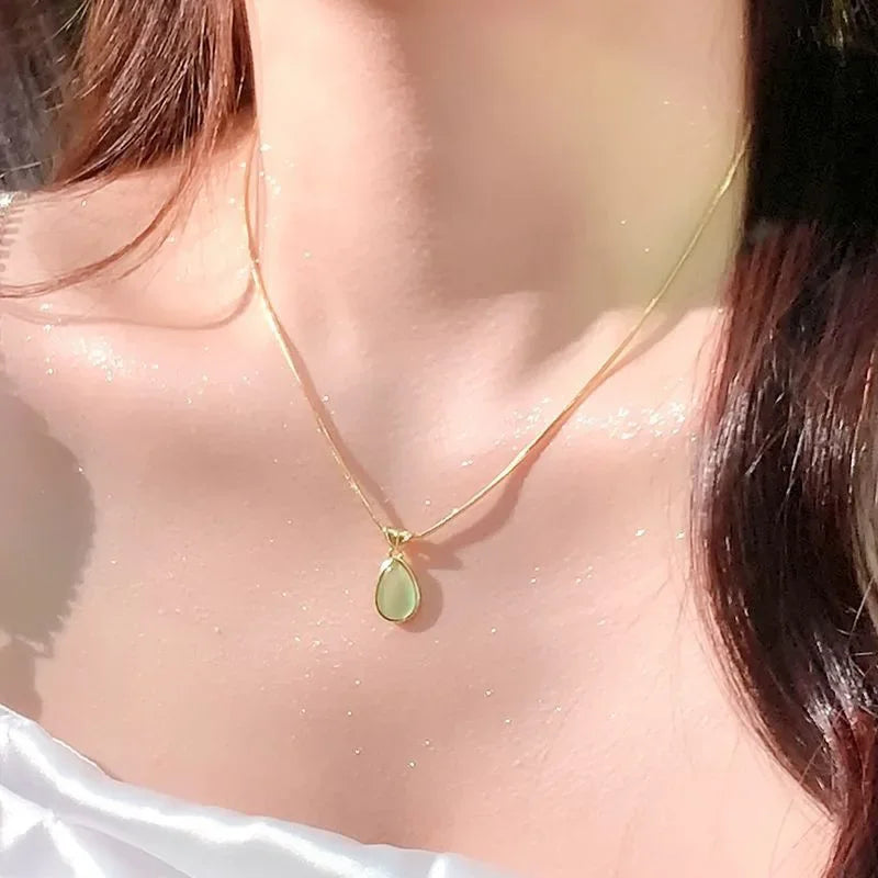 The blue drop that carries the strength of the sea and the elegance of gold.